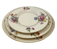 Load image into Gallery viewer, Floral Pattern China Plates
