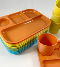 Load image into Gallery viewer, Vintage Plastic Picnic Trays and Mugs