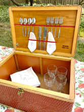 Load image into Gallery viewer, Elegant Picnic Set