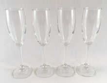 Load image into Gallery viewer, Clear Glass Champagne Flutes

