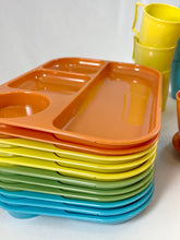 Load image into Gallery viewer, Vintage Plastic Picnic Trays and Mugs
