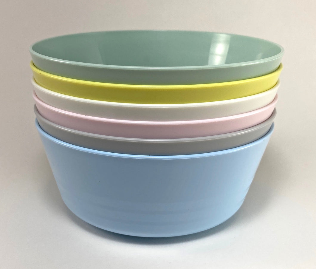 Plastic Kids Bowls in Pastel Colors
